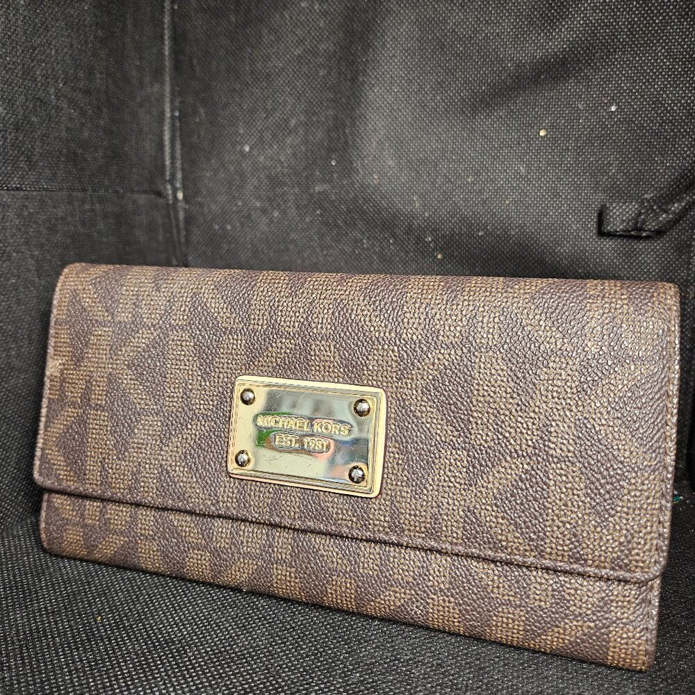 Michael Kors Jet Set Designer Checkbook Wallet in Chocolate Brown with Gold Logo